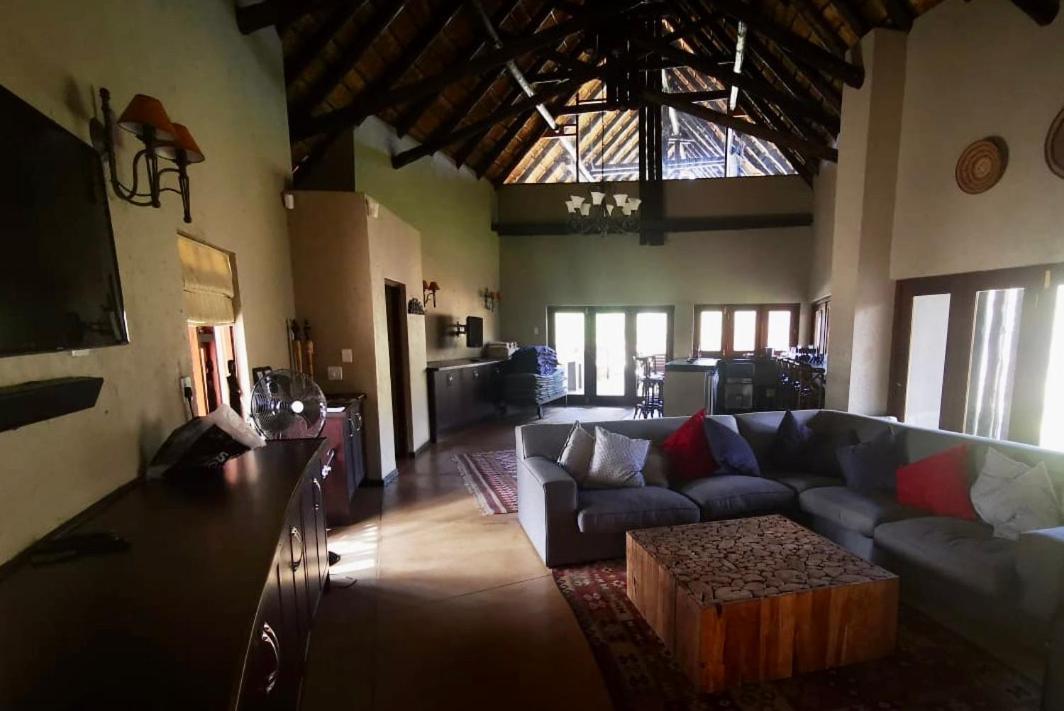 Kgorogoro Lodge Пиланесберг Экстерьер фото